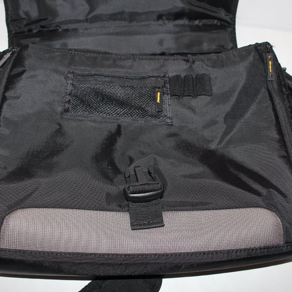 Targus Multi-Compartment Padded Laptop Briefcase - Picture 6 of 7